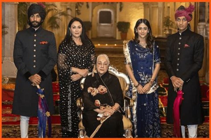 About Sean Gunn | Family And Net Worth ·