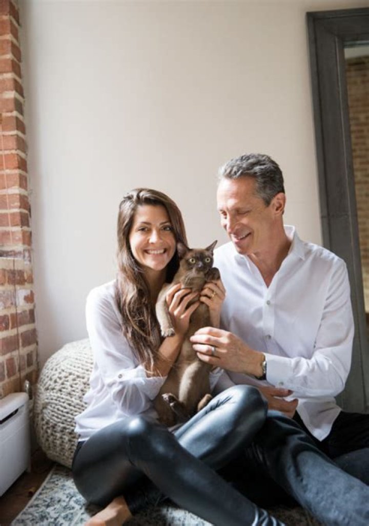 Dr. Mark Hyman's Wife: How Old Is She?