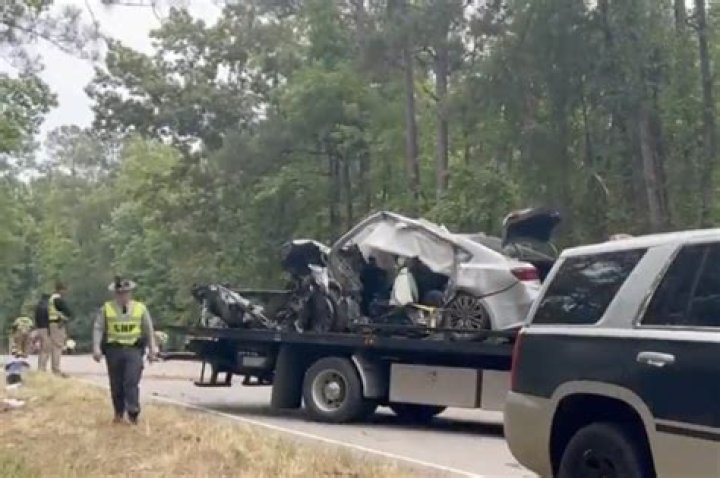 Tragic Highway Car Crash: Multiple Lives Lost
