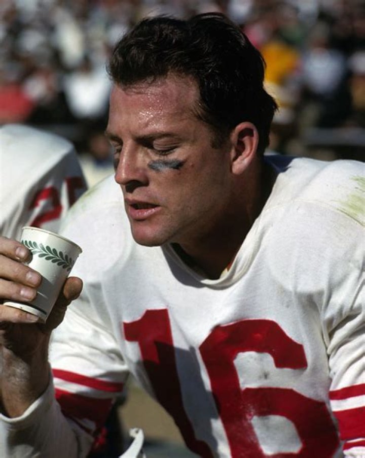 The Legendary Frank Gifford: A Hall Of Fame Quarterback