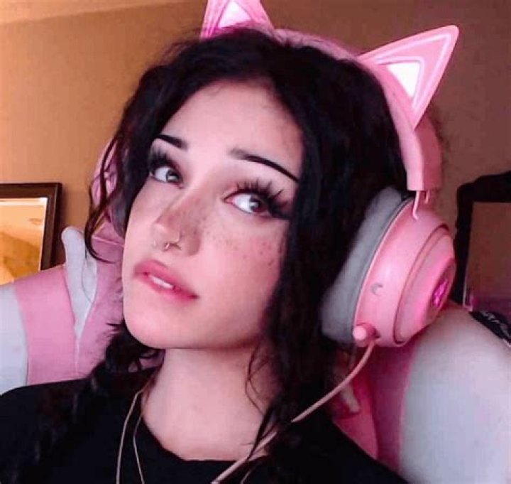 Who Is Little.Warren And Why Is Her OnlyFans So Popular?