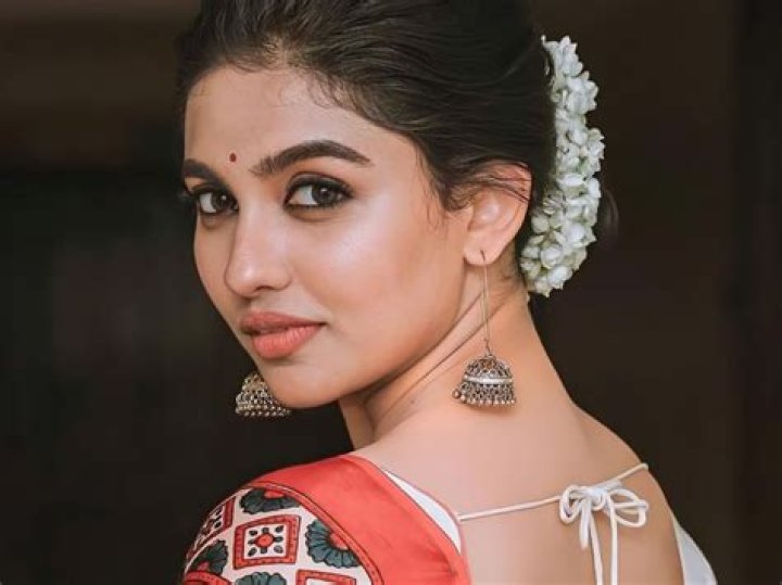 How Much Does Mamitha Baiju Weigh? Get The Facts