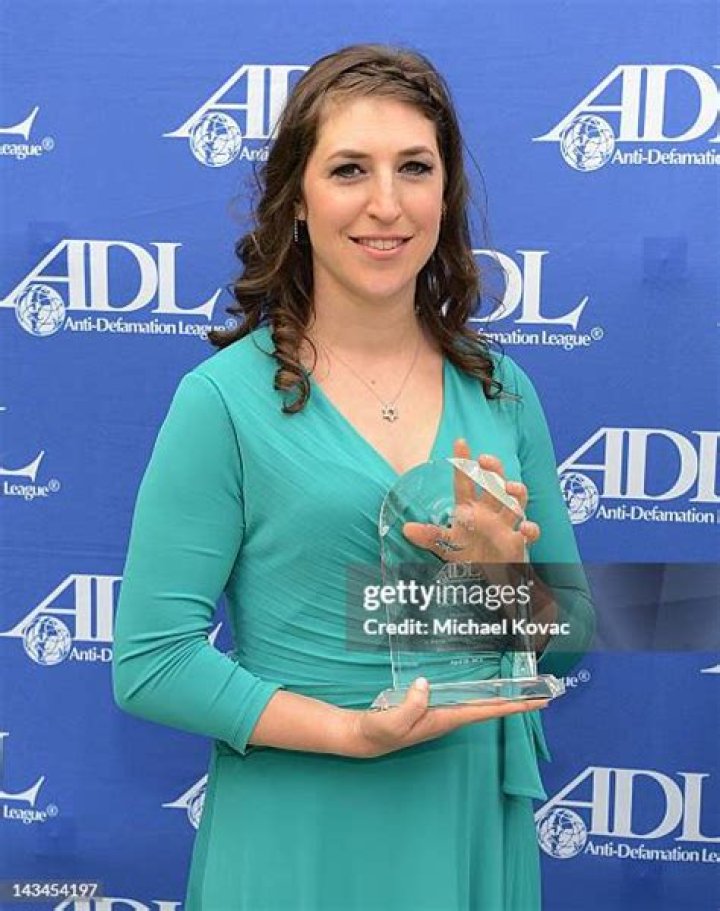 Mayim Bialik's Odyssey Into Neuroscience: A Journey Of Science And Self-Discovery
