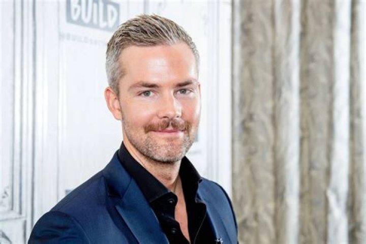 Ryan Serhant Height, Weight, Net Worth, Age, Birthday, Wikipedia, Who, Nationality, Biography
