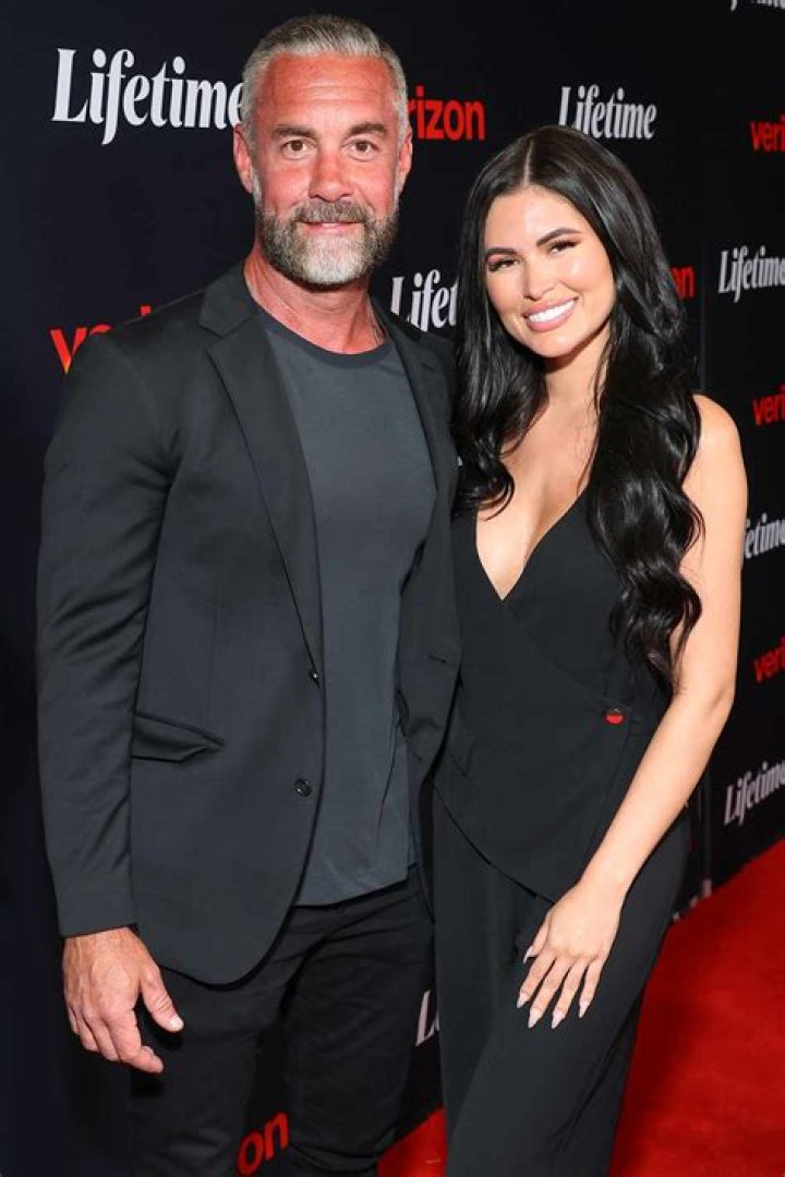 When And Who Did Jay Harrington Marry?