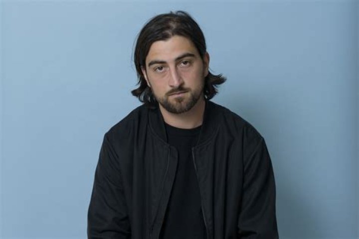 Unraveling The Origin Of Noah Kahan: Where Did He Spend His Childhood?