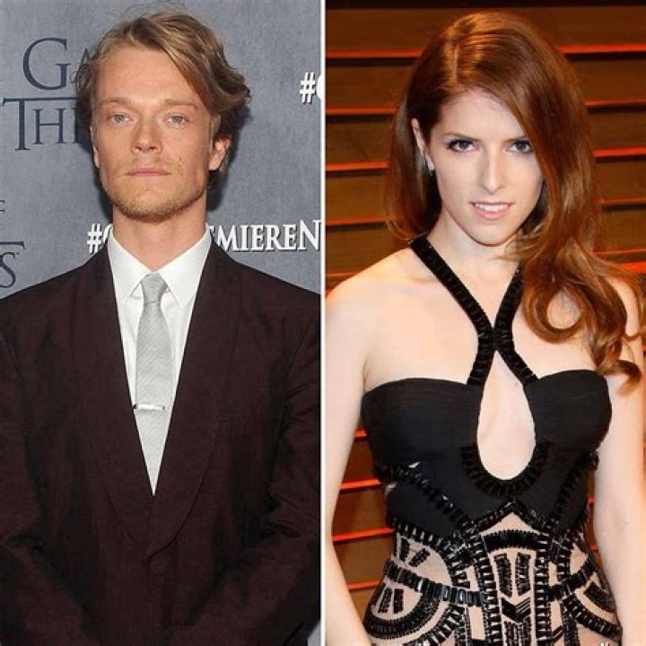Who is Anna Kendrick Boyfriend? Is She Married? ·